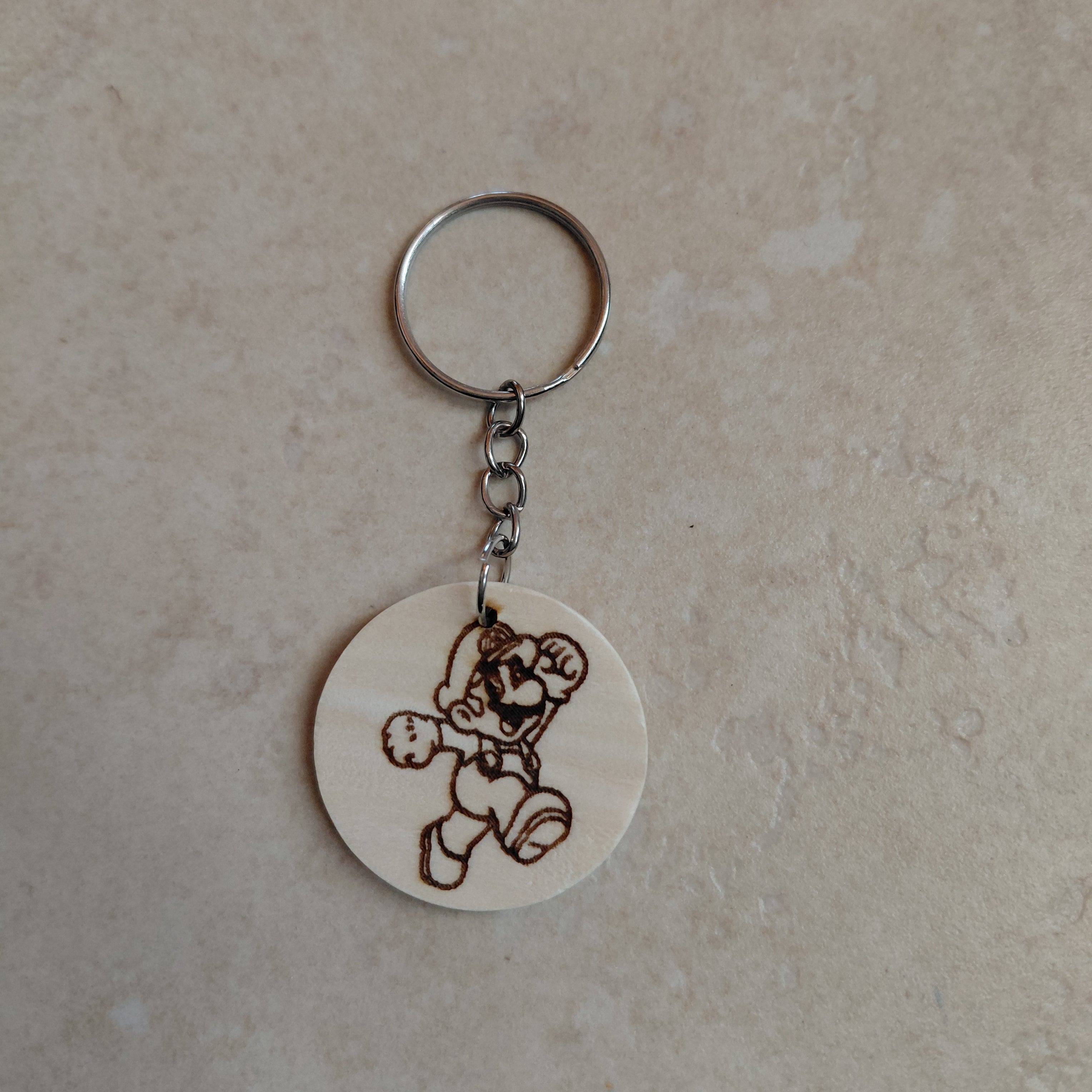 Llavero de madera grabado láser Super Mario