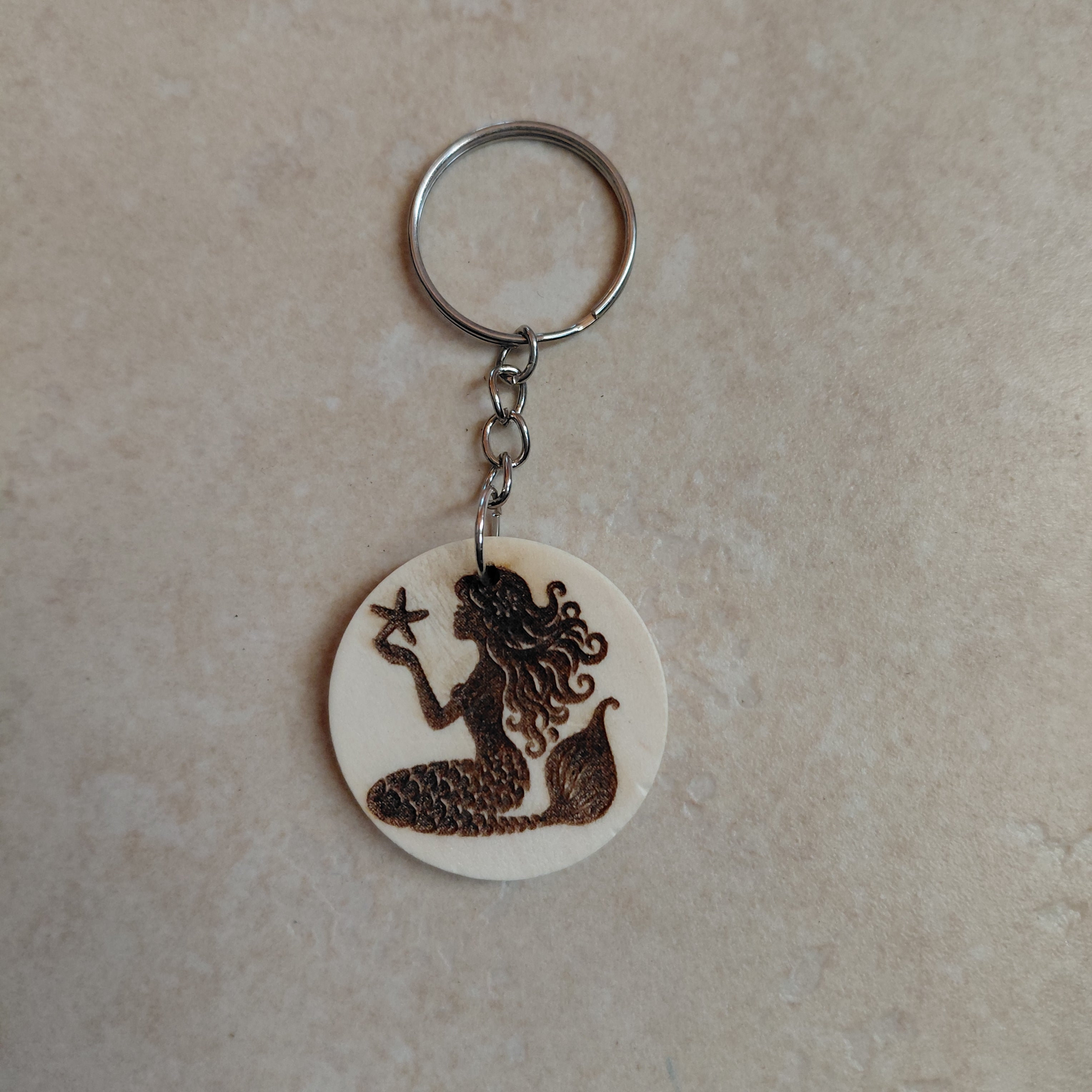 Llavero de madera grabado láser Sirena