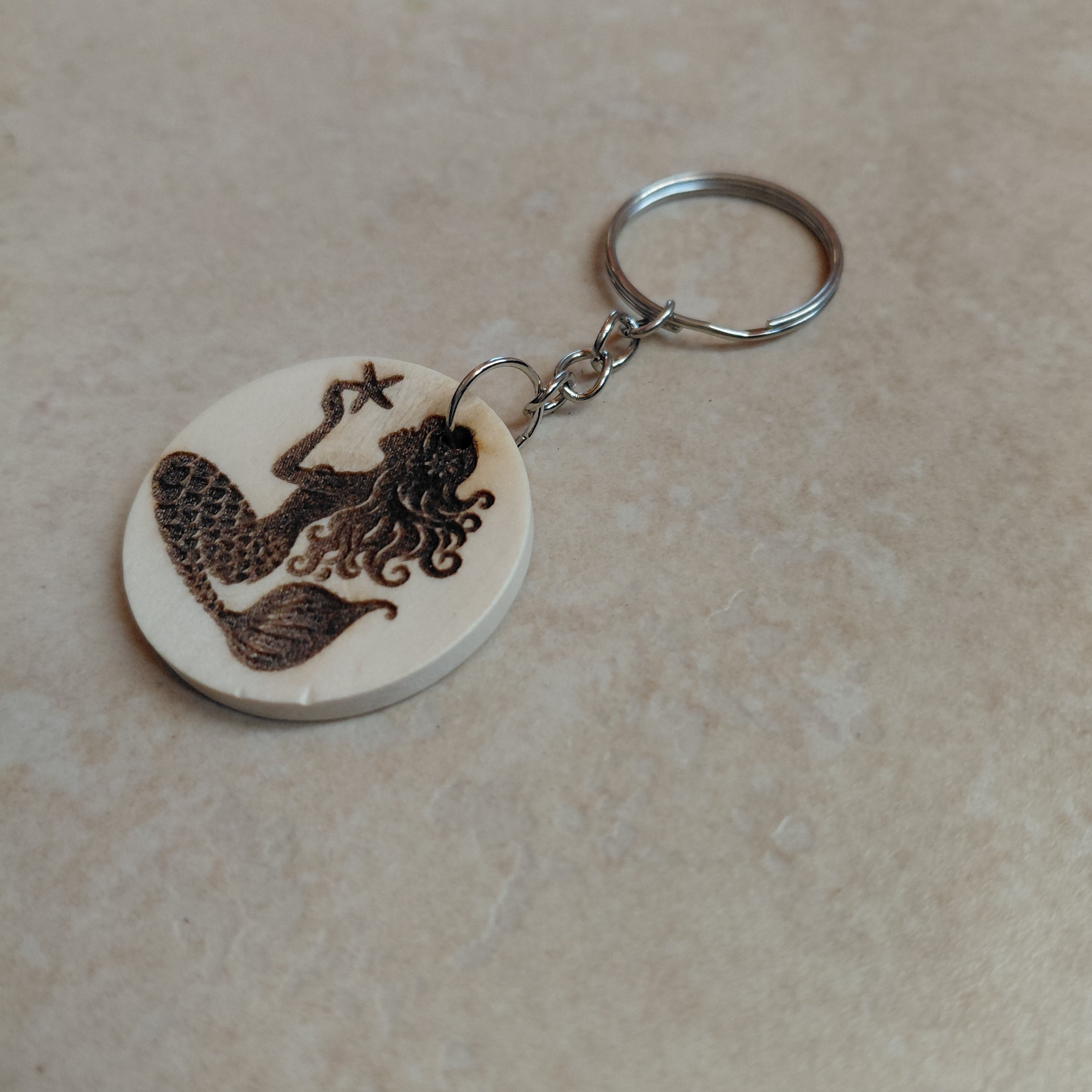 Llavero de madera grabado láser Sirena