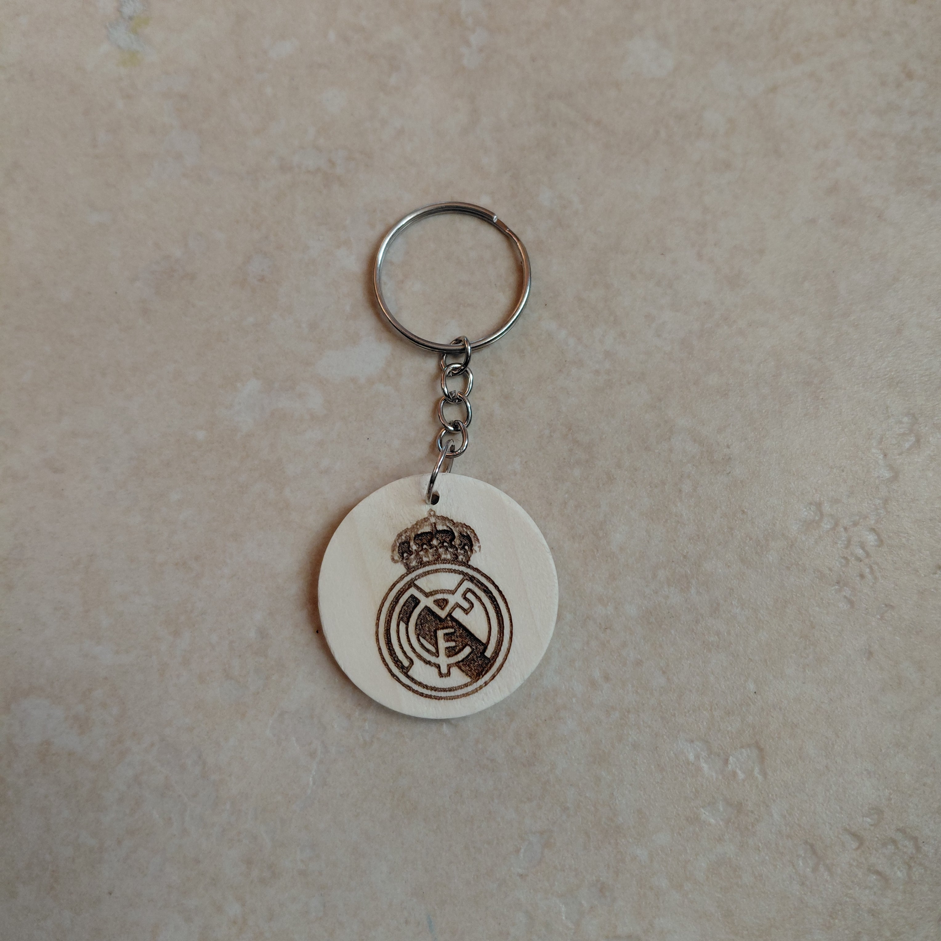 Llavero de madera grabado láser Real Madrid