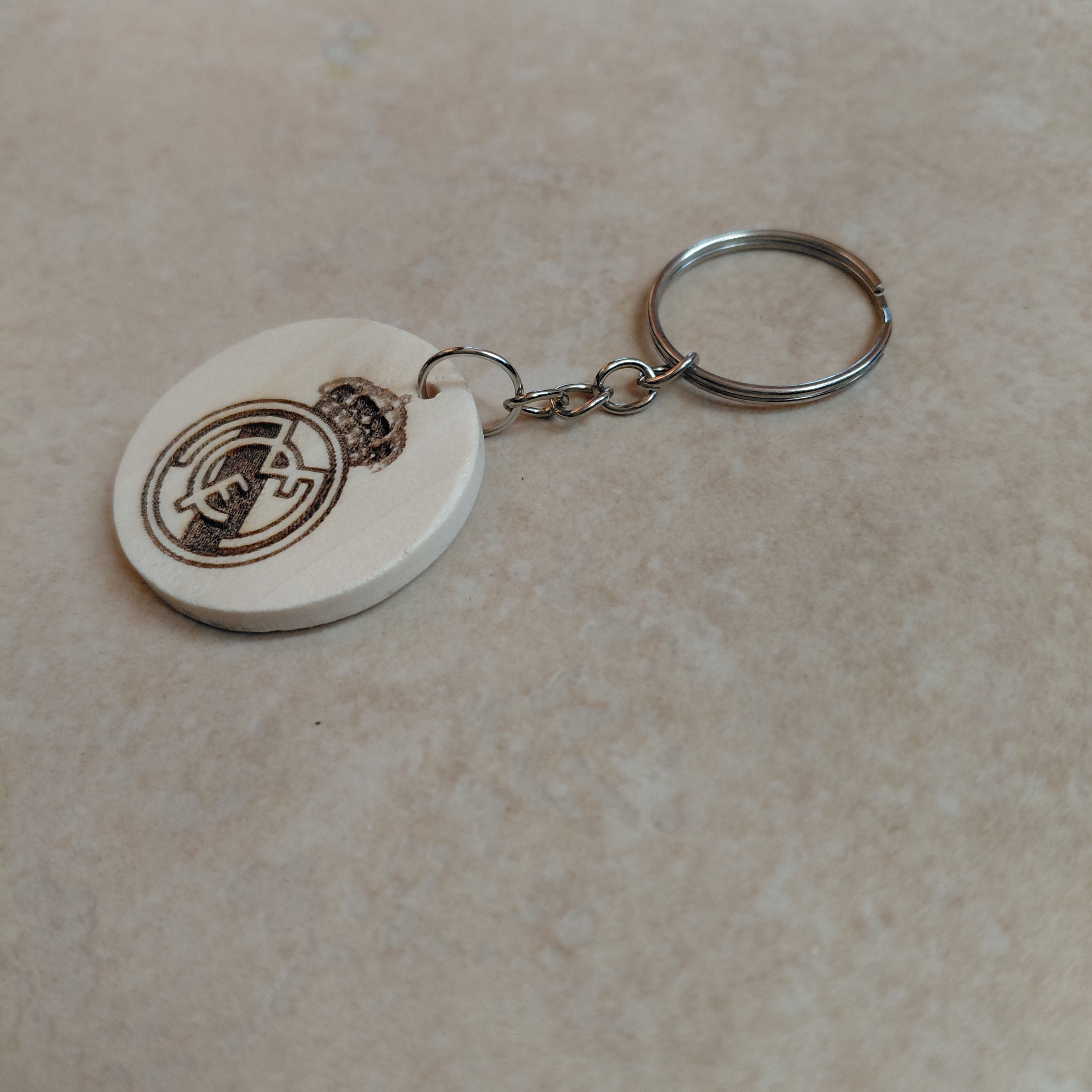 Llavero de madera grabado láser Real Madrid