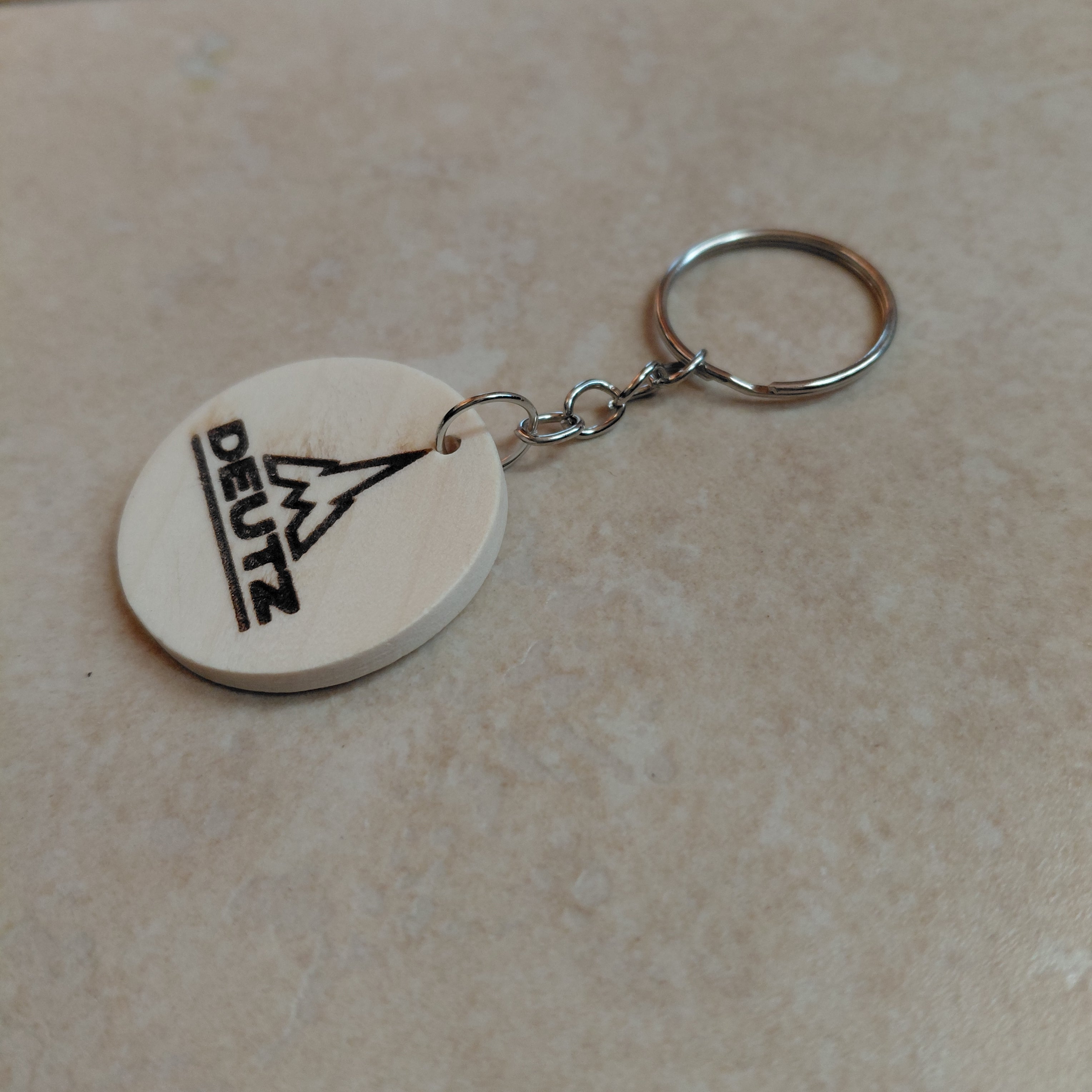 Llavero de madera grabado a laser Deutz