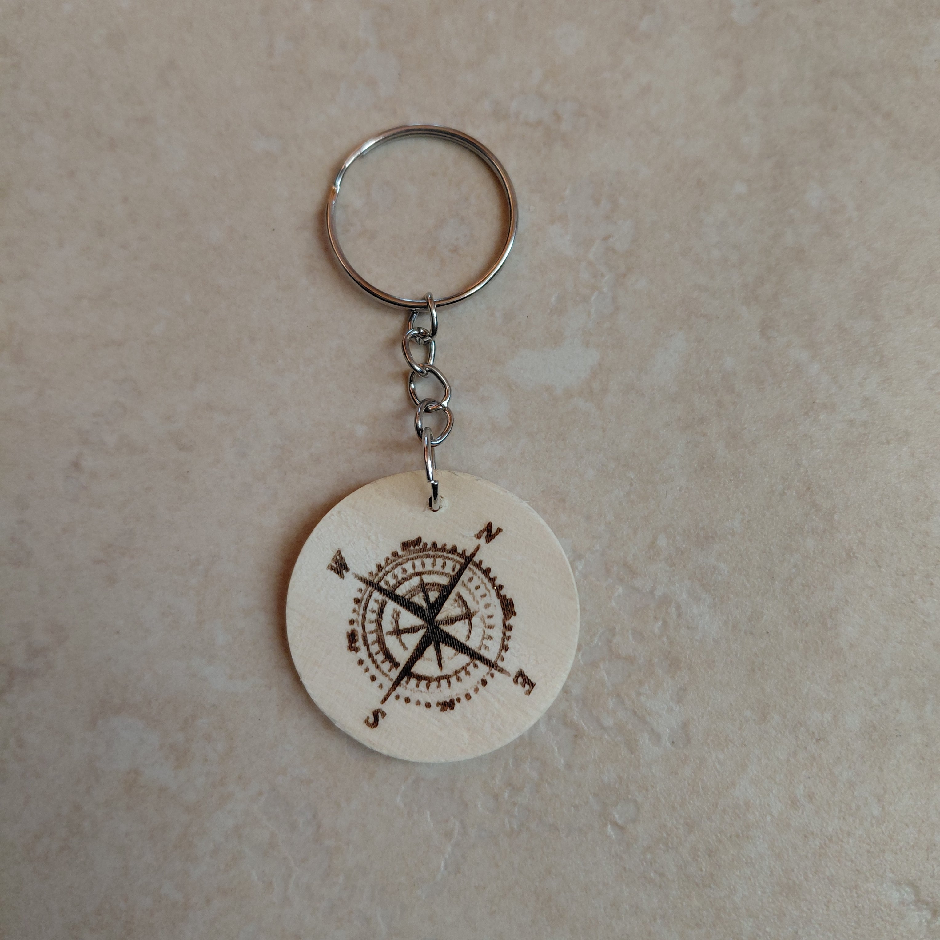 Llavero de madera grabado laser Brújula