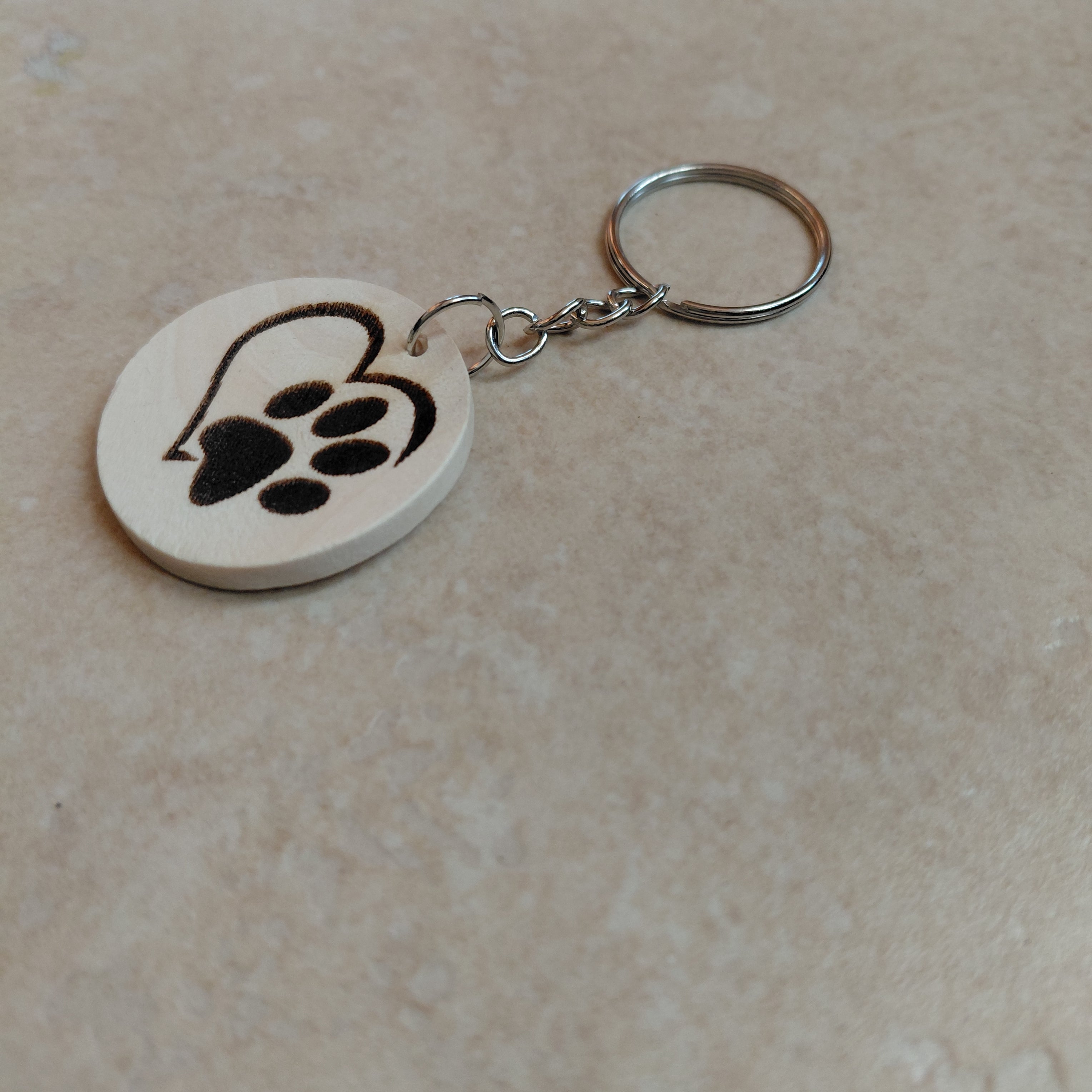 Llavero de madera grabado láser Huella con corazón