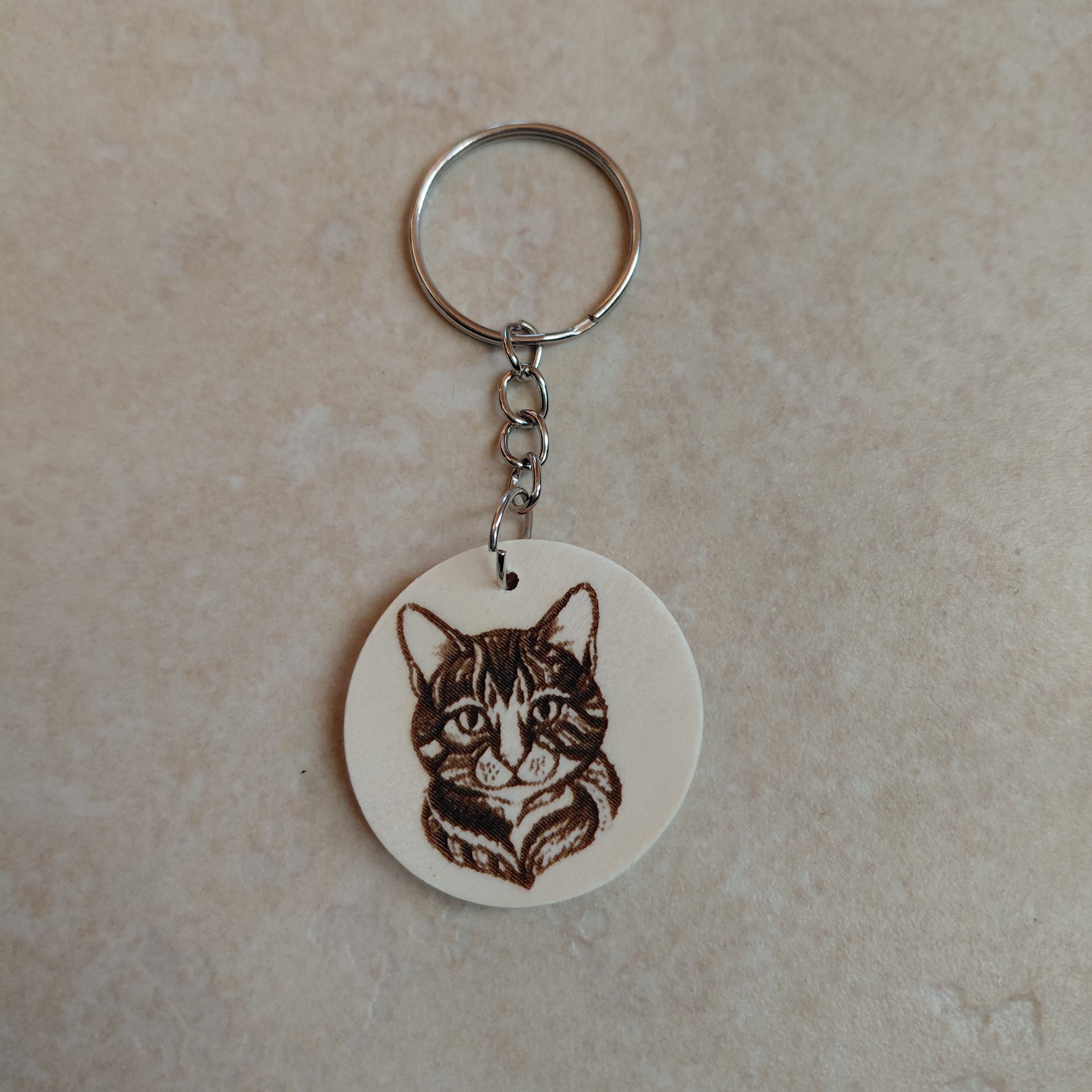 Llavero de madera grabado laser Gato gris
