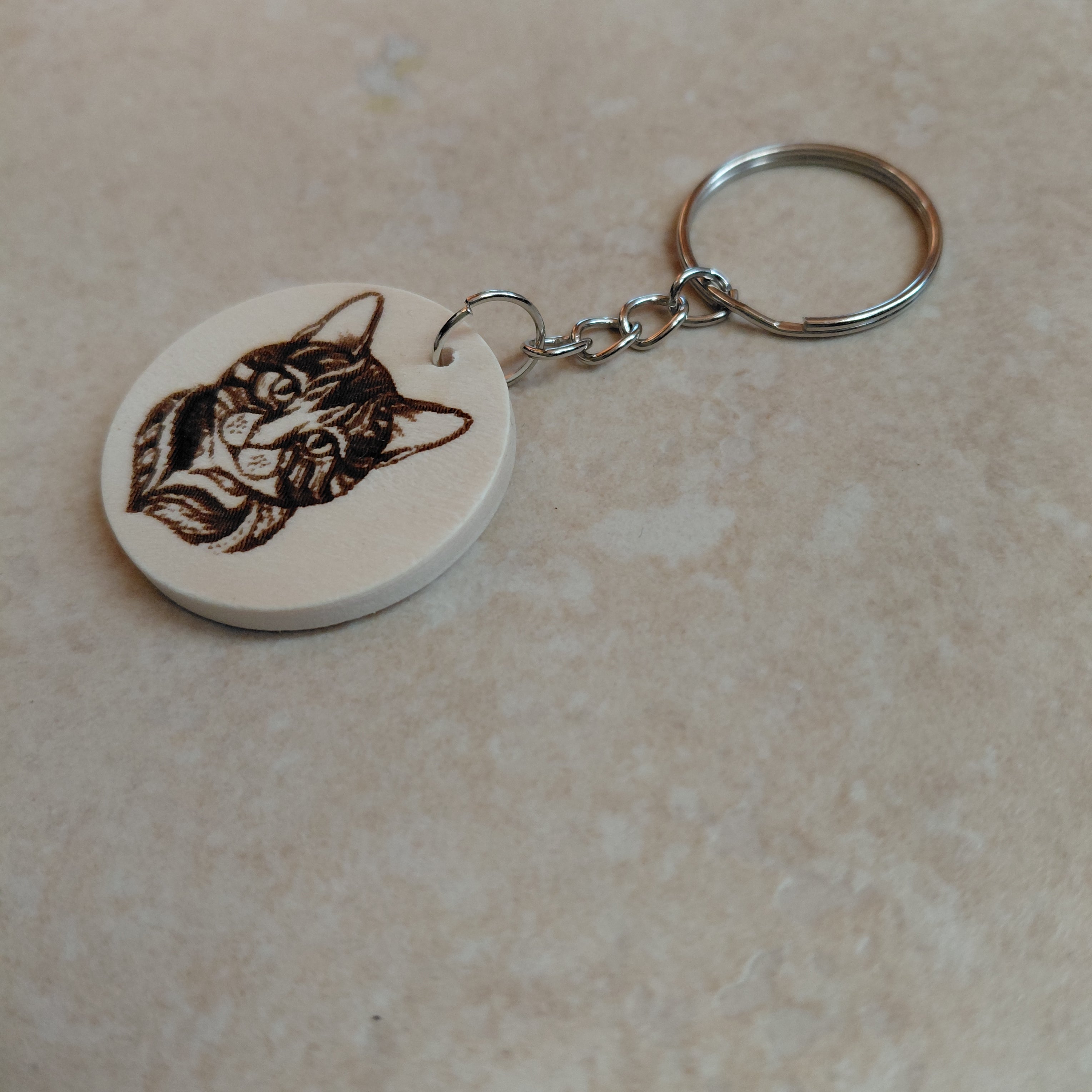 Llavero de madera grabado laser Gato gris