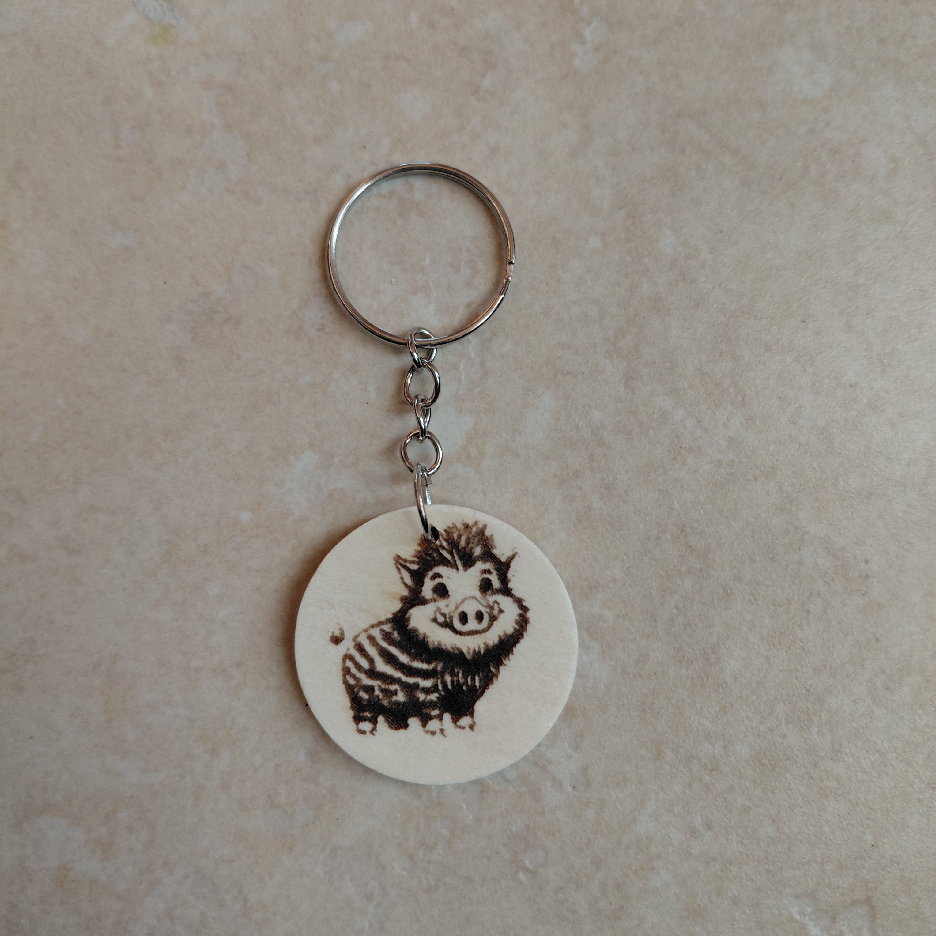 Llavero de madera grabado láser Jabalí