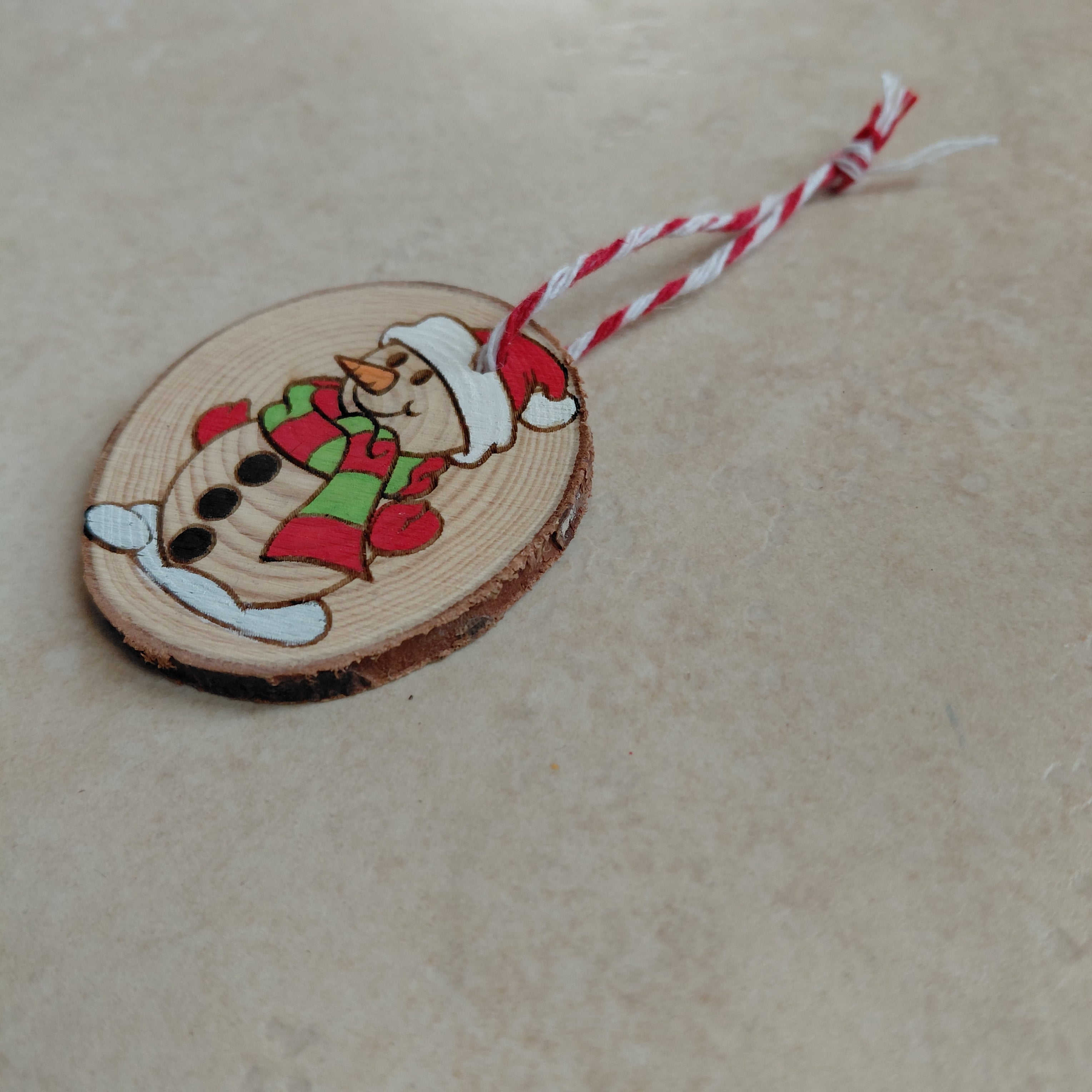 Colgante navideño Muñeco de nieve grabado con láser