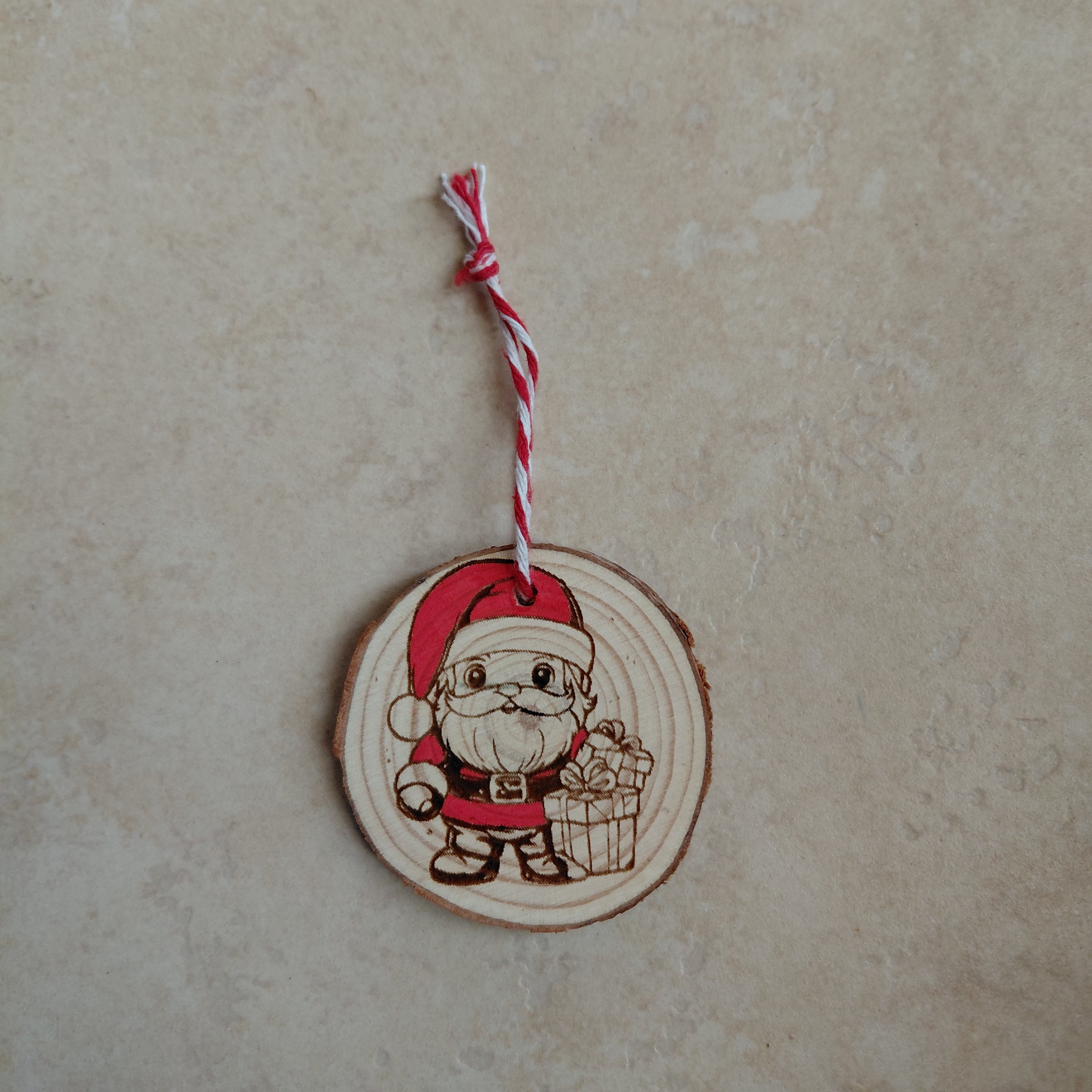 Colgante navideño Papa Noel grabado con láser