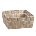 Elegante cesta trenzada beige de 23x23x10 cm, ideal para guardar tus objetos personales en un armario, cajón o simplemente para decorar tu hogar.