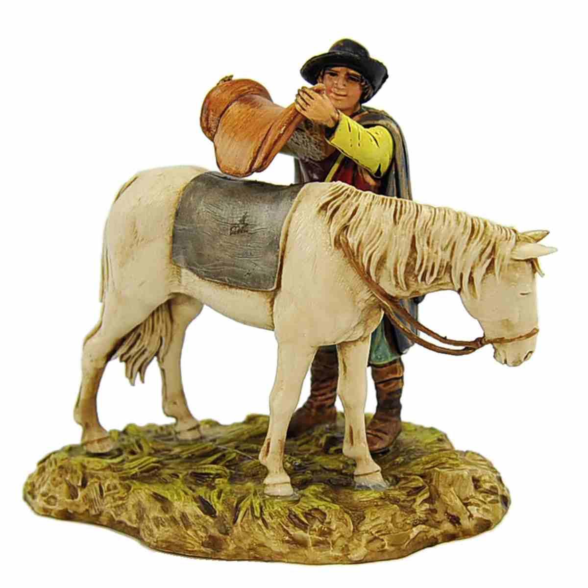 Figura de hombre con caballo de pvc serigrafada y acabada a mano.

Moranduzzo es una reconocida empresa italiana especializada en la producción de figuras para belenes y artículos de decoración navideña.