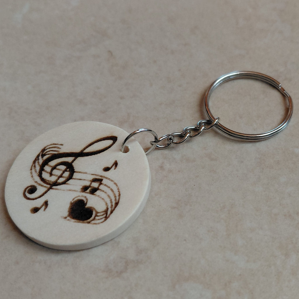 Llavero artesano de madera grabado a láser con una imagen ideal para los amantes de la música
