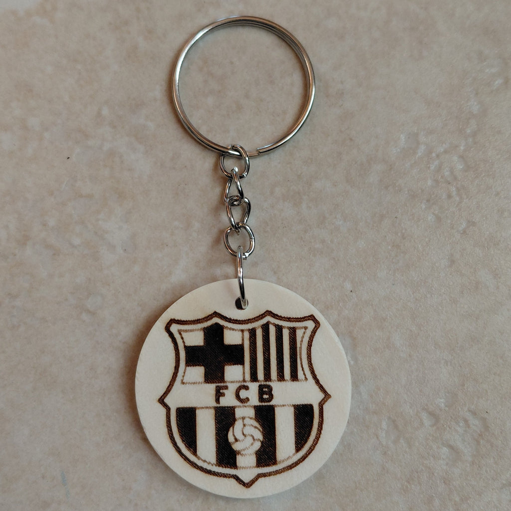 Llavero artesanal grabado láser con escudo del equipo de fútbol del Barça