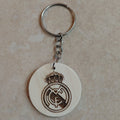 Llavero artesanal grabado a láser con escudo del équipo de fútbol Real Madrid