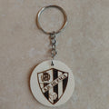 Llavero artesanal de madera grabado láser con el escudo del equipo de fútbol de la Sociedad Deportiva Huesca