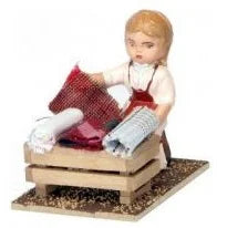 Vendedora de telas estilo moderno ideal para tu belén navideño. navidad belén decoracion