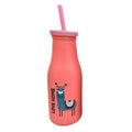 Botella de cristal con pajita llama